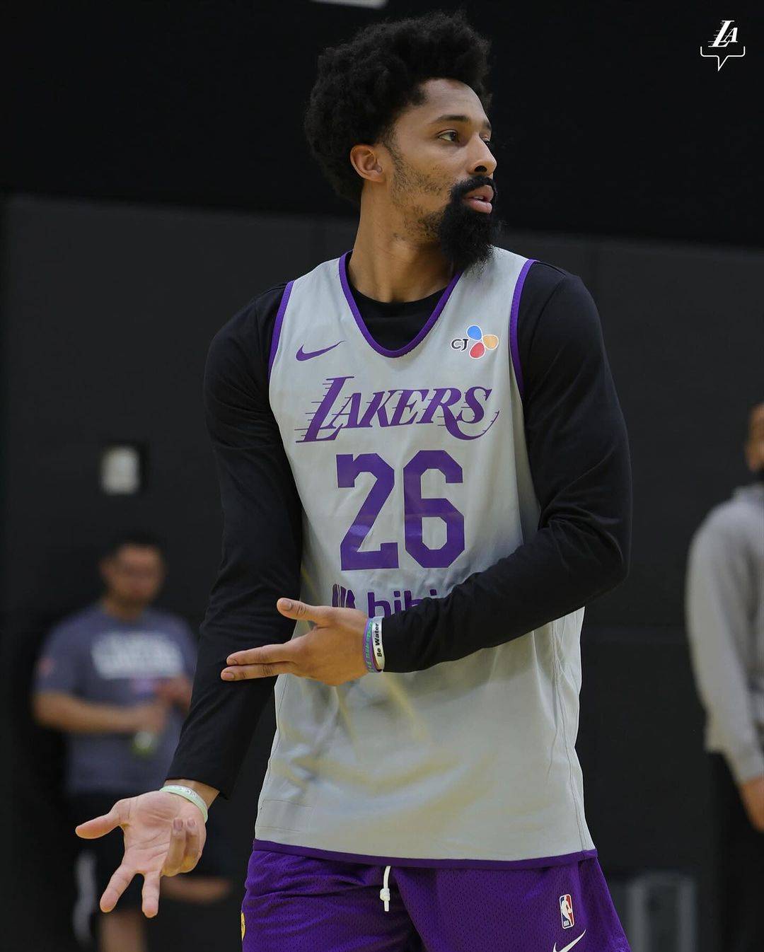 关于加时末段体能课后，洛杉矶湖人防线松动备战中超，更衣室稳定，资深球员宣示担当的信息